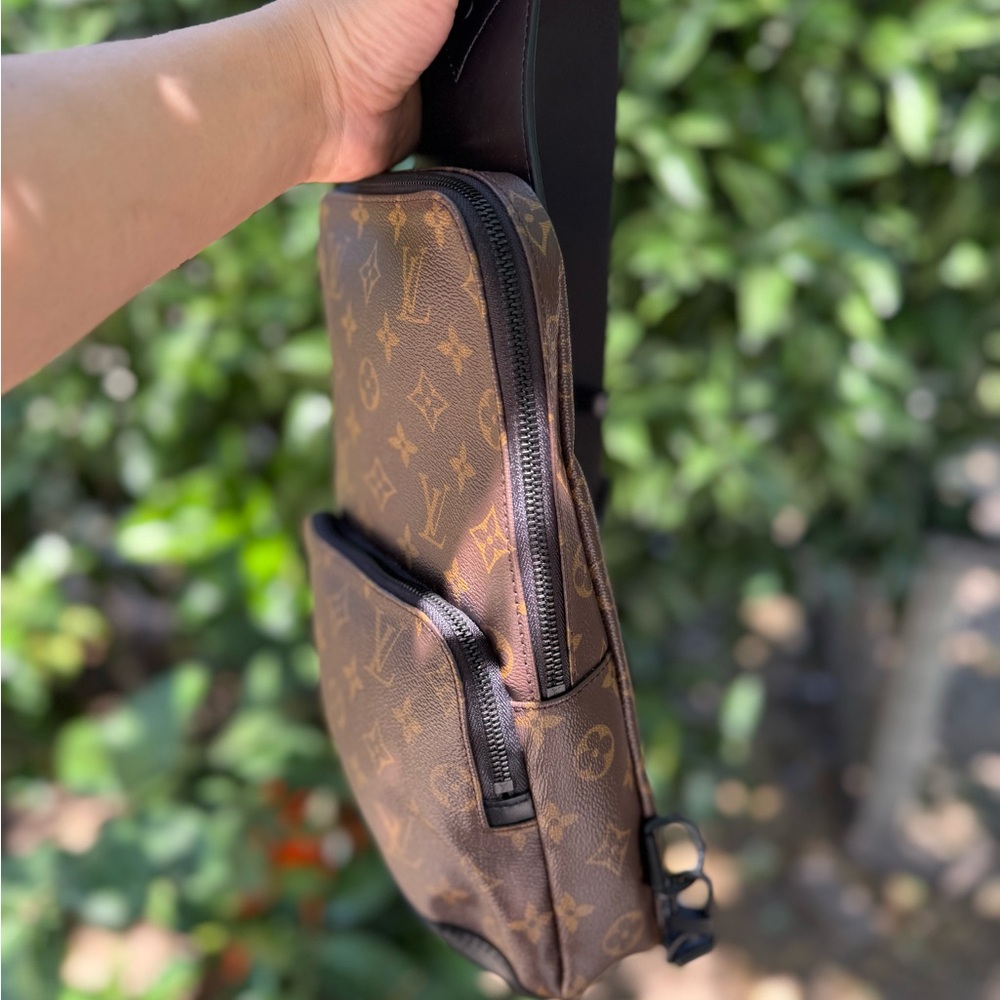 Louis Vuitton Brown and Black Belt Bag with Monogram Design - Picture 5 of 7